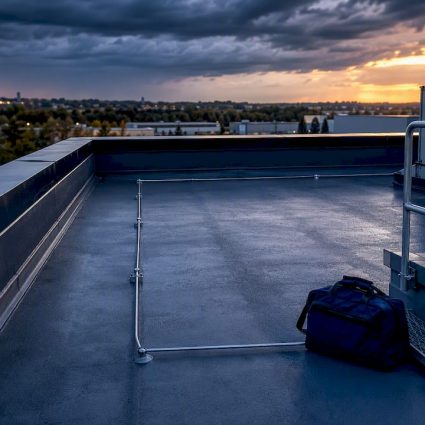 Toiture-terrasse dotée d'une protection contre la foudre