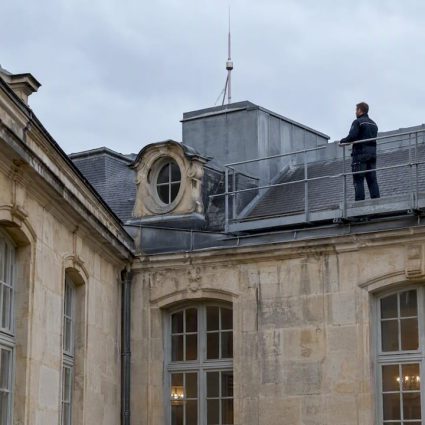 PDA discret intégré dans un bâtiment historique