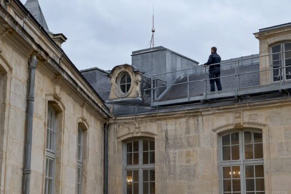 PDA discret intégré dans un bâtiment historique