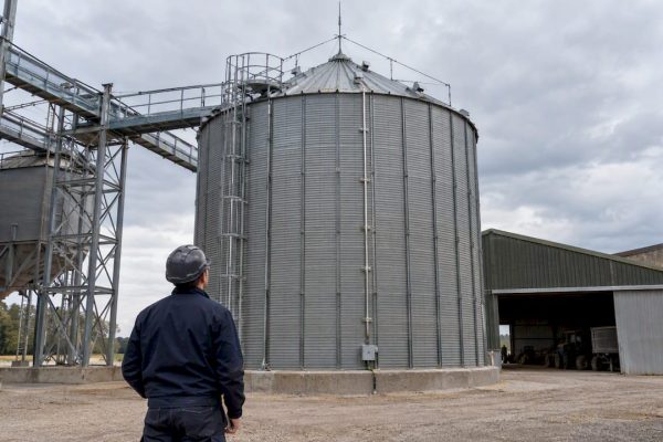 Silo agricole doté d'une protection contre la foudre