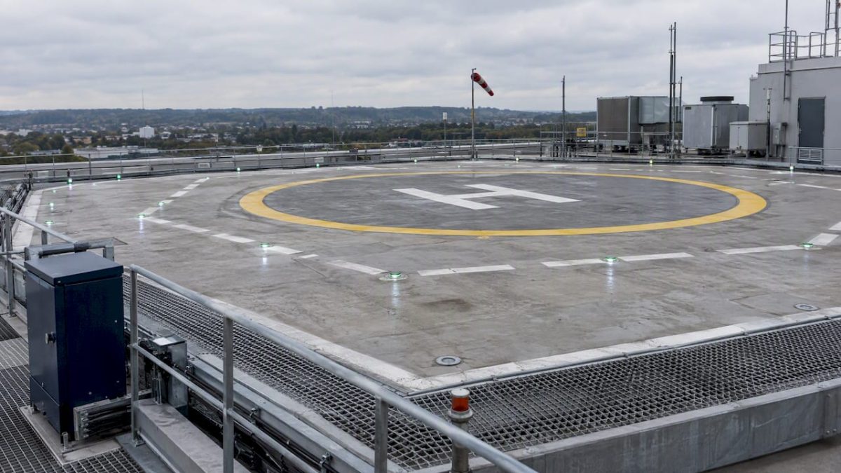 Héliport sur toit équipé de feux de balisage