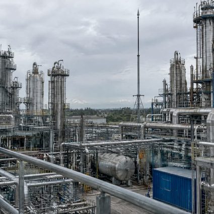 Lightning protection mast above chemical plant process units