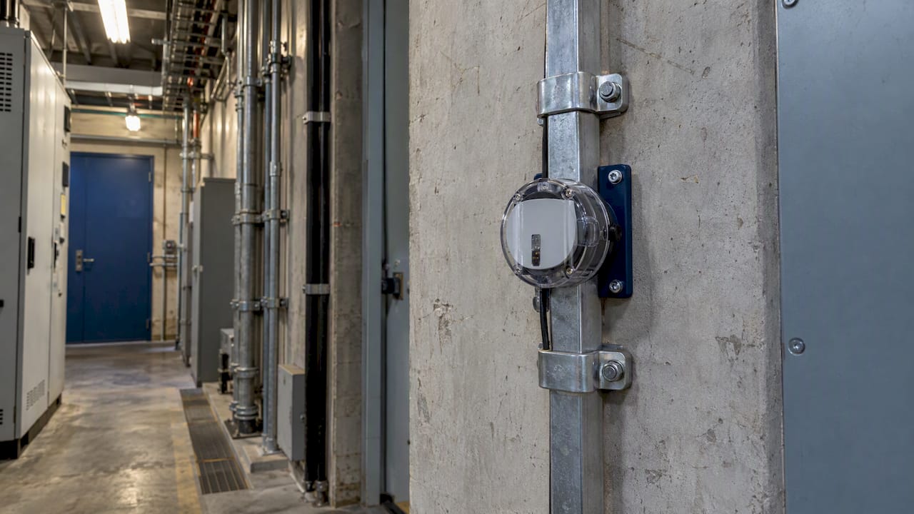 Lightning strike counter on a facility down conductor