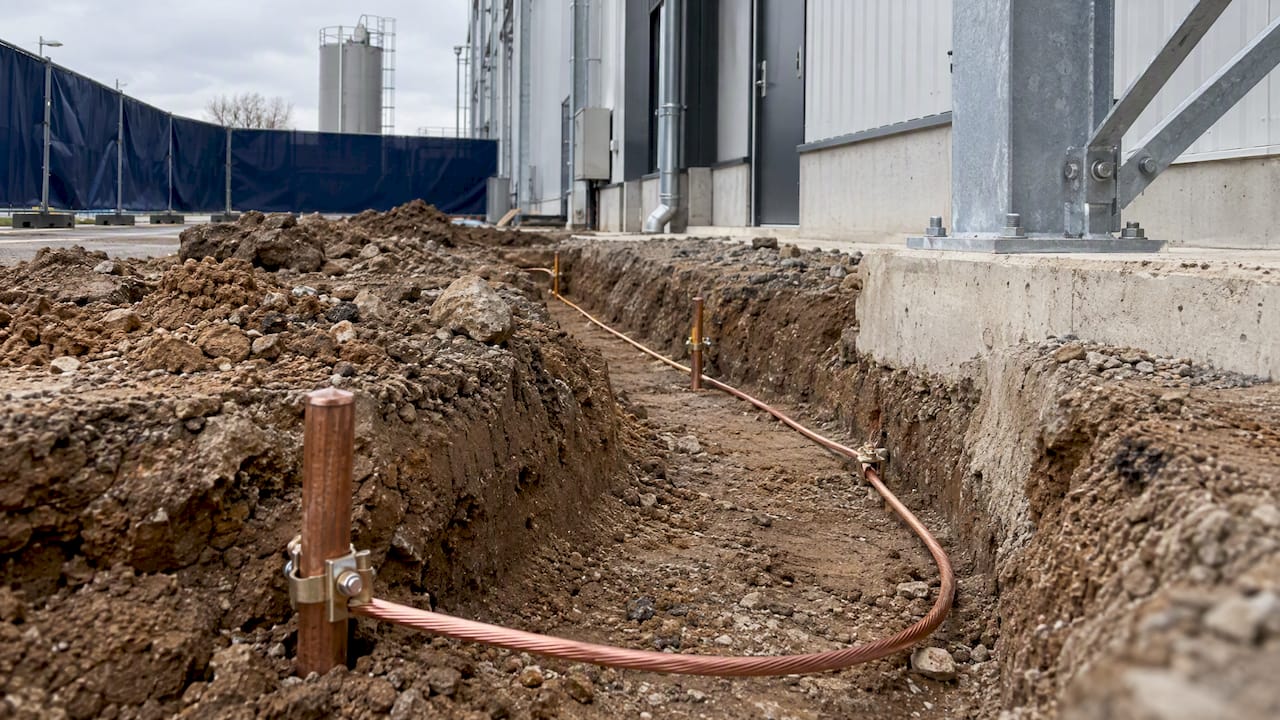 Boucle de terre en tranchée industrielle