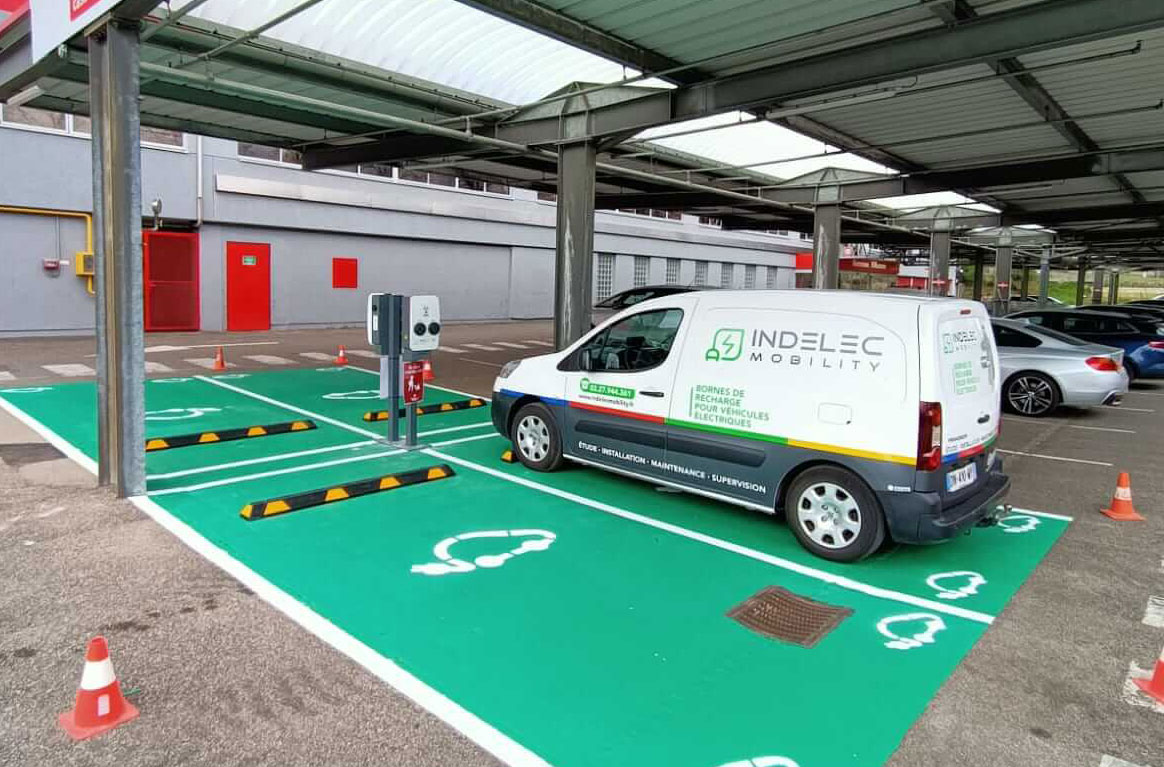 Indelec Mobility - audit technique pour prévoir l'implantation de bornes de recharges pour véhicules