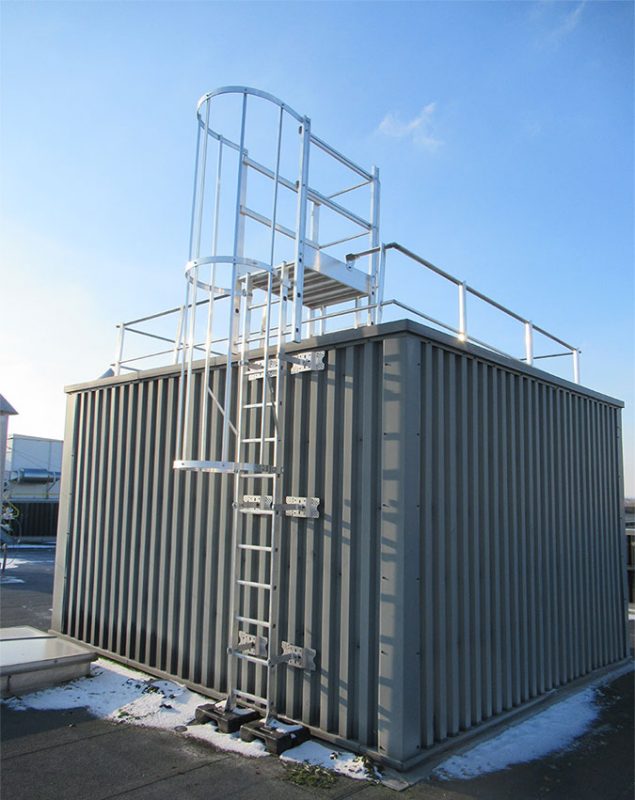 Vertical ladder with safety cage - Linea Indelec